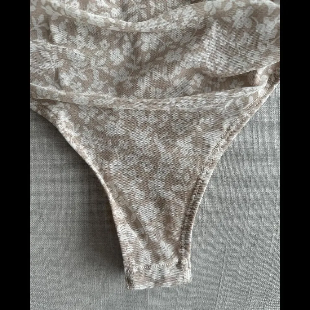 NWOT Le Lis Nude Tan White Floral Mock Lace Ruched Bustier Bodysuit Size Medium - Picture 3 of 3